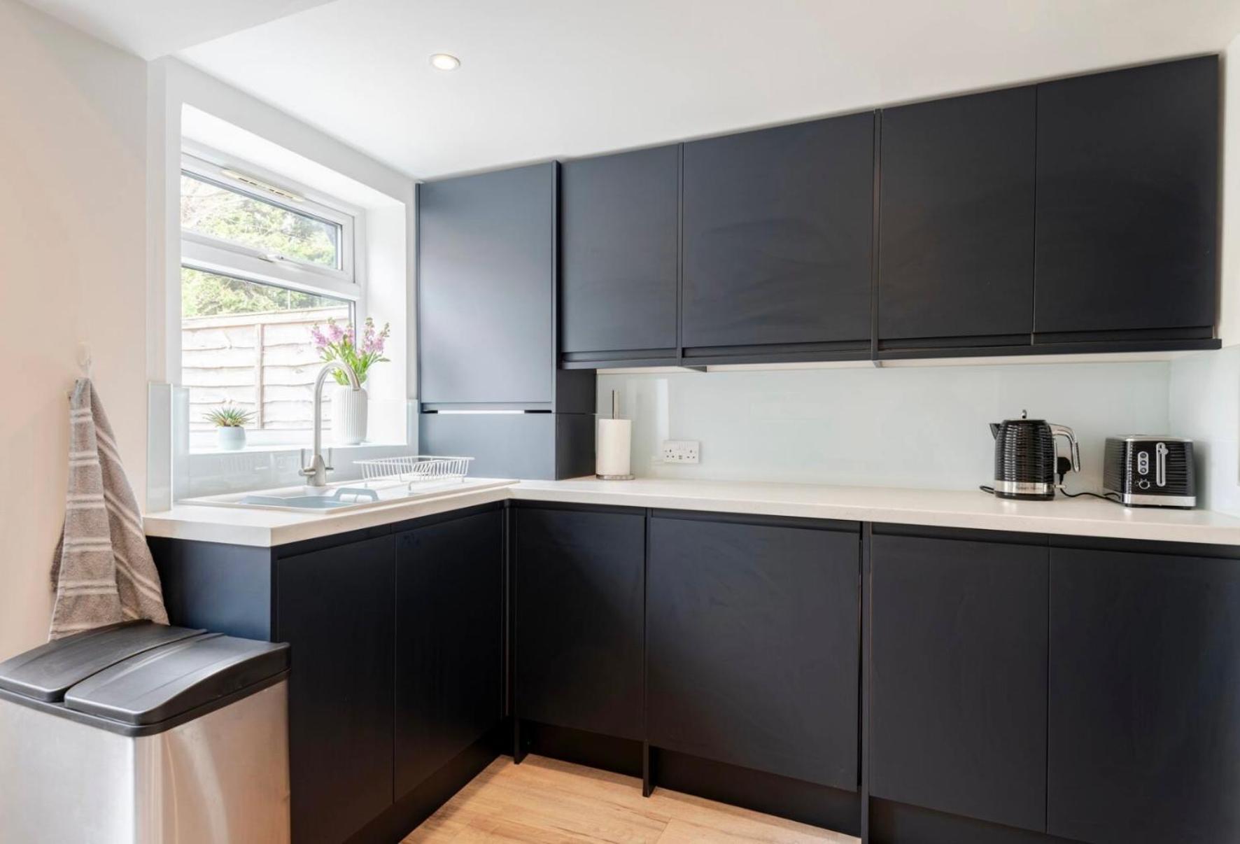 Modern 2 Bed House In Rainham, Kent - Central Location Rainham  Luaran gambar